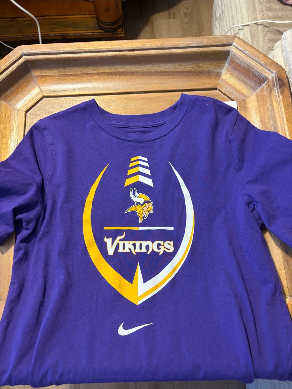 Boys Nike Vikings t shirt